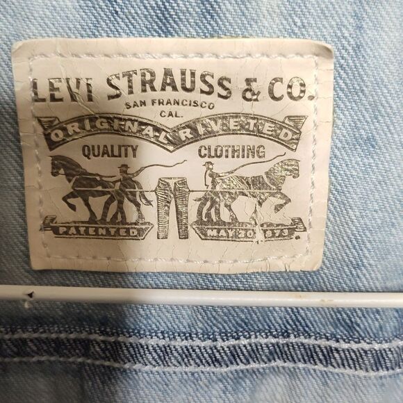 Levi's denim to tone  vest size medium - Picture 3 of 5